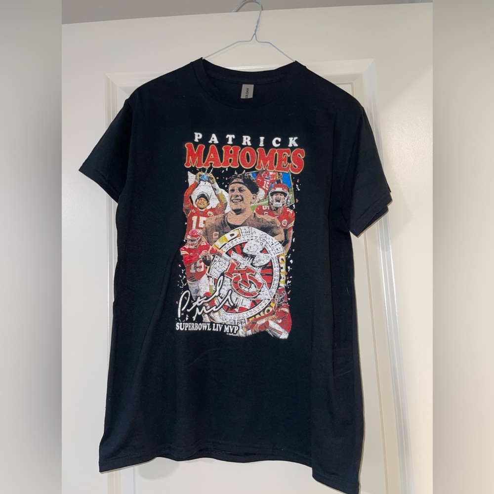 Patrick Mahomes Kansas City Chiefs Tee - Picture 2 of 2
